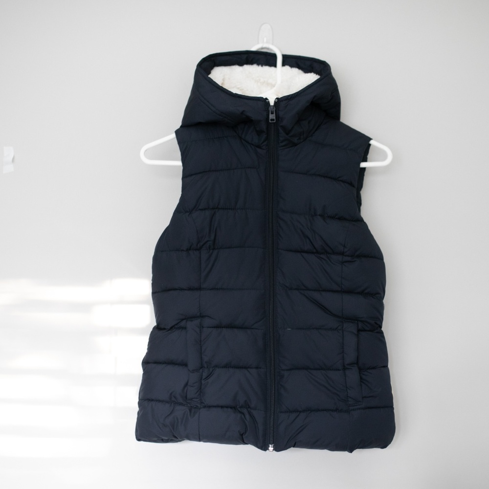Hollister sleeveless puffy  vest